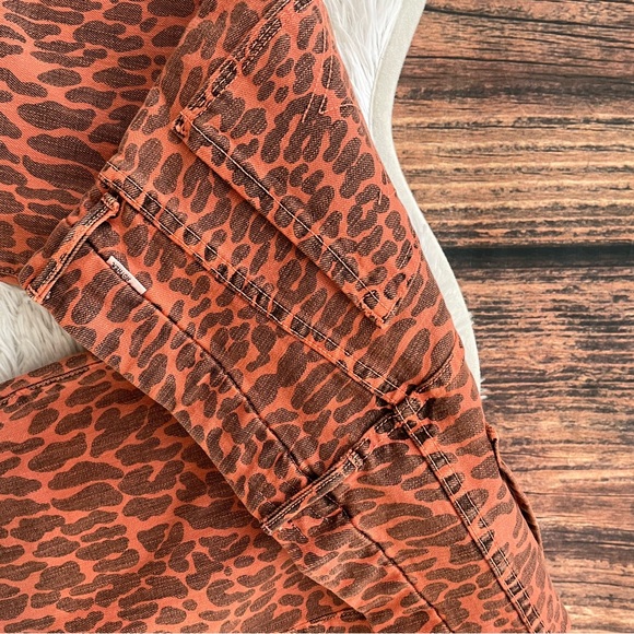 MOTHER Looker Ankle Fray Jeans in Animal Attraction - Picture 9 of 11